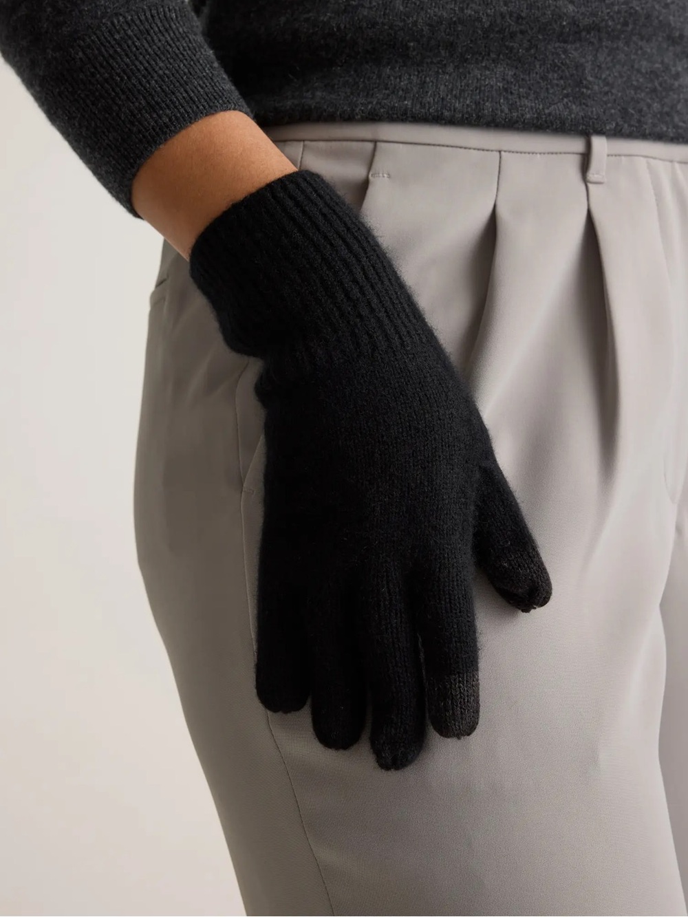 NWT QUINCE Mongolian Cashmere Gloves Black 0964
